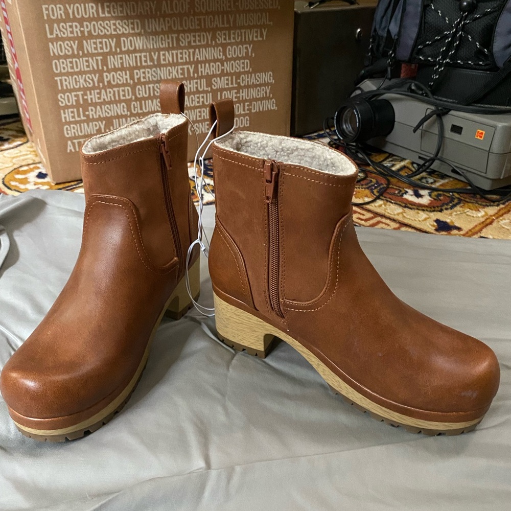 Universal Thread boots
